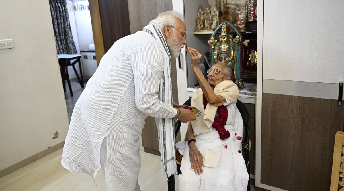 pm modi| pm modi mother birthday| hiraben