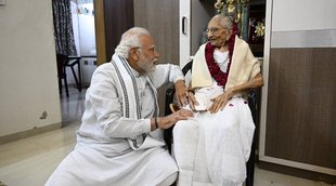 pm modi mother, gujarat