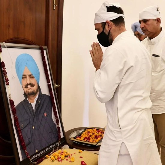 बता दें कि सिद्धू मूसेवाला लोकप्रिय सिंगर होने के साथ ही कांग्रेस पार्टी के सदस्य भी थे। वह कांग्रेस के टिकट पर 2022 का विधानसभा चुनाव लड़े लेकिन हार गए थे।