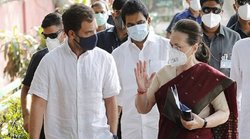 कांग्रेस नेता बोले- आंख में आंख डालकर सवाल पूछना जानते हैं राहुल गांधी, लोग करने लगे ऐसे कमेंट