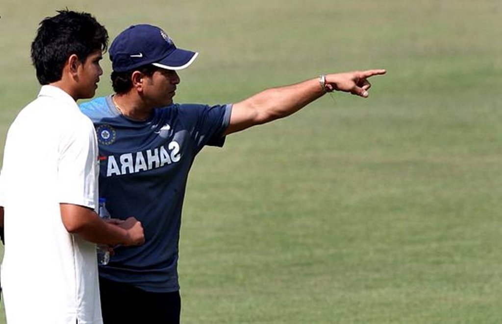 सचिन तेंदुलकर और उनके बेटे अर्जुन तेंदुलकर। (Express photo by RAVI KANOJIA) सचिन तेंदुलकर और उनके बेटे अर्जुन तेंदुलकर। (Express photo by RAVI KANOJIA)