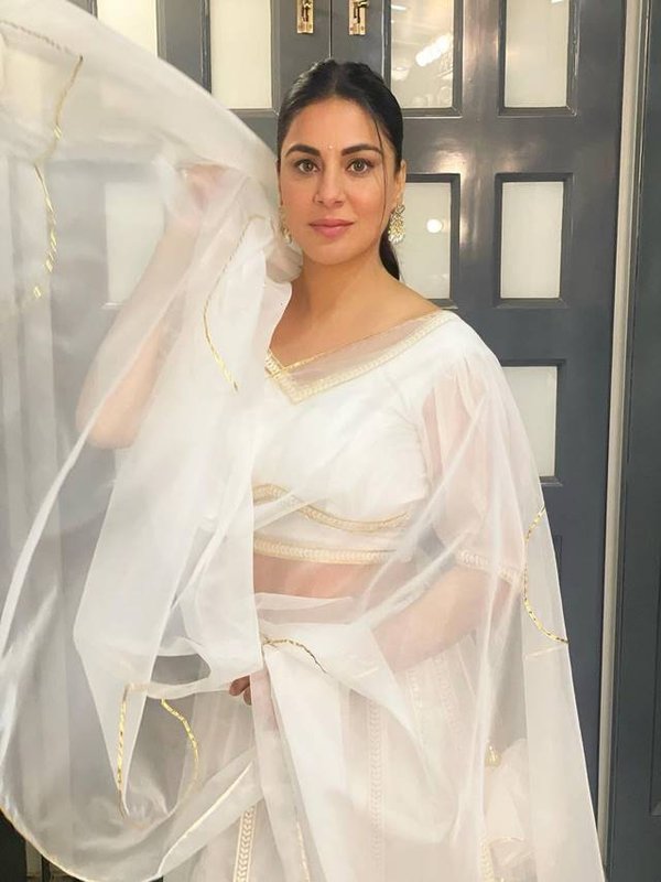 shradha stunning look