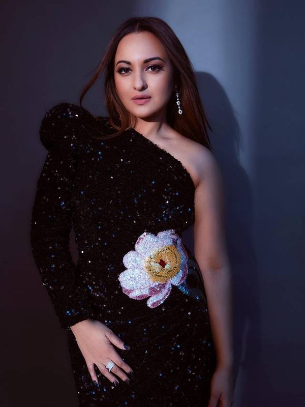 sonakshi swag