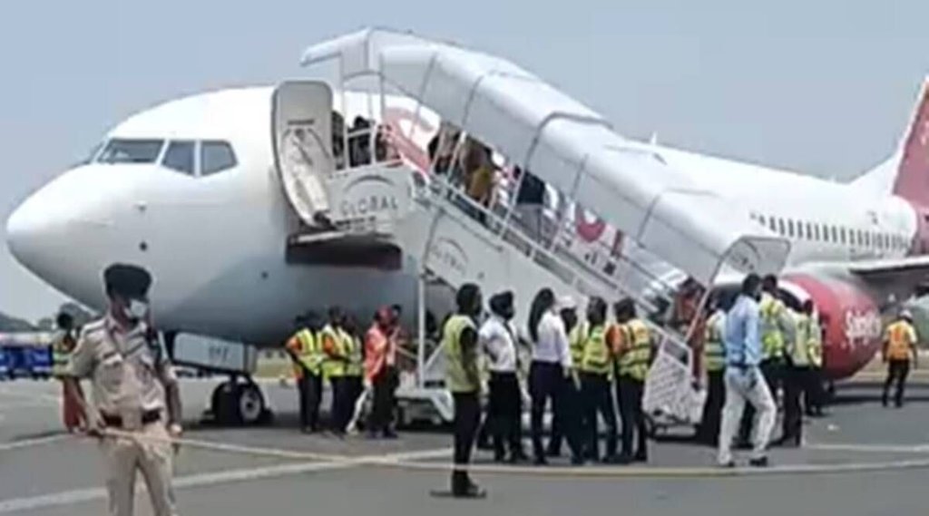spicejet flight| emergency landing| patna airport
