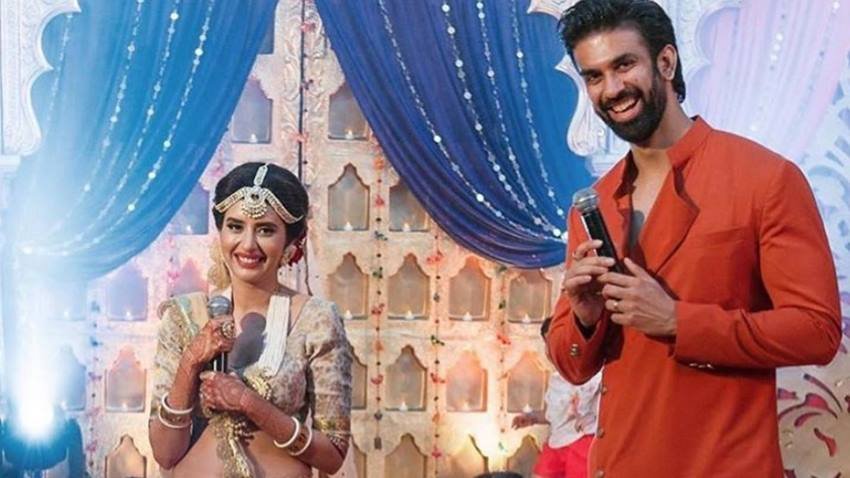 Charu Asopa Rajiv Sen Divorce: हाल ही में टीवी एक्ट्रेस चारू असोपा (Charu Asopa) ने अपने पति राजीव सेन (Rajeev Sen) से तलाक लेने का ऐलान कर फैंस को चौंका दिया। चारू ने पूर्व मिस यूनिवर्स सुष्मिता सेन (Sushmita Sen) के भाई राजीव सेन से लव मैरिज की थी। टीवी की दुनिया में कई ऐसे एक्टर्स हैं जिन्होंने शोहरत हासिल करने के बाद अरेंज मैरिज की। आइए डालते हैं अरेंज मैरिज कर खुशहाल जिंदगी बिताने वाले ऐसे कुछ कपल्स पर एक नजर: