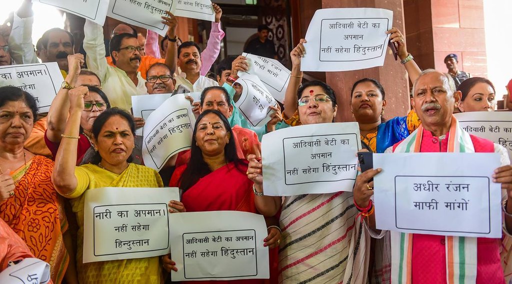 राष्ट्रपति द्रौपदी मुर्मू पर कांग्रेस नेता अधीर रंजन चौधरी के बयान के बाद बीजेपी नेताओं ने सदन में जमकर हंगामा किया। (Photo Source: PTI)