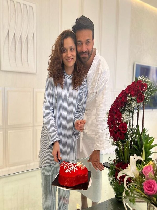 ANKITA LOKHANDE VICKY JAIN CELEBRATED 6 MONTH ANNIVERSARY