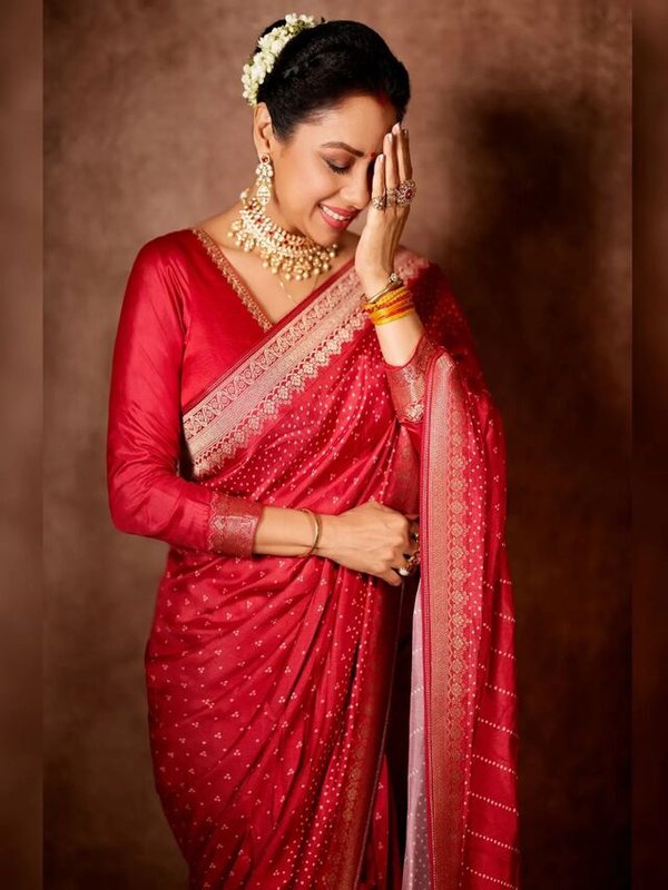 ANUPAMA AND HER EARING COLLECTION