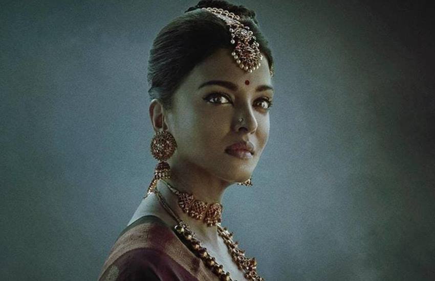 ऐश्वर्या राय बच्चन (Aishwarya Rai Bachchan) लंबे समय के बाद सिल्वर स्क्रीन पर धमाकेदार वापसी कर रही हैं। 30 सितंबर को ऐश्वर्या की फिल्म पोन्नियिन सेल्वन 1 (PS 1) रिलीज होने वाली है। मणिरत्नम (Manirathnam) के निर्देशन में बनी इस फिल्म को 500 करोड़ से ज्यादा के बजट में तैयार किया गया है। ऐश्वर्या राय के अलावा और भी कई बॉलीवुड एक्ट्रेसेस हैं जो साउथ की फिल्मों में नजर आने वाली हैं।