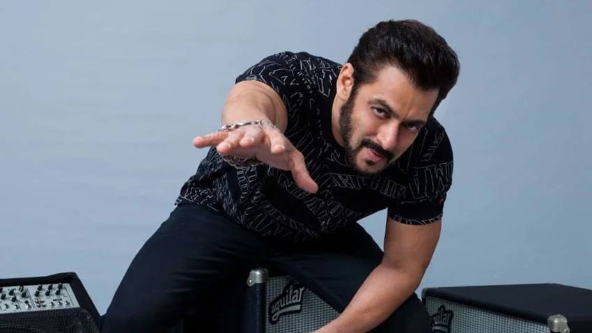 अनीस बज्मी की अपकमिंग फिल्म नो एंट्री 2 में अनिल कपूर, सलमान खान और फरदीन खान, तीनों डबल रोल में नजर आने वाले हैं।