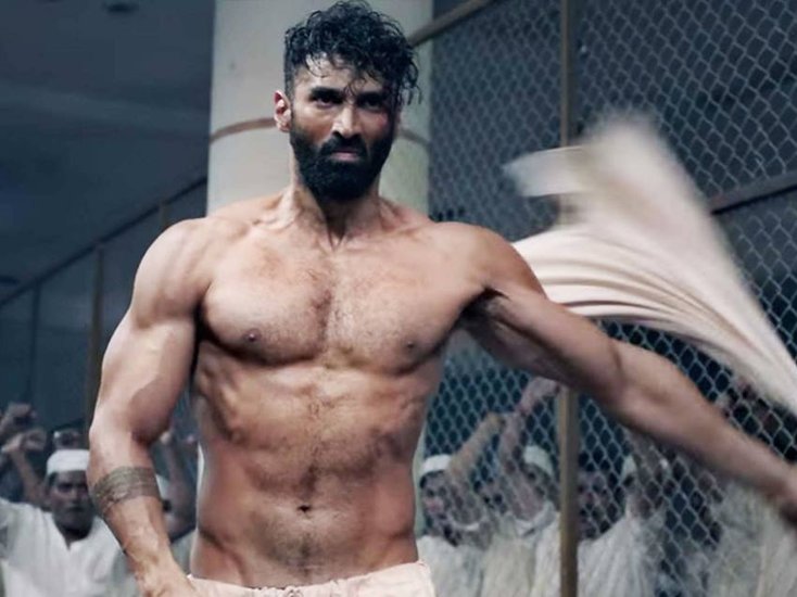 आदित्य रॉय कपूर अपनी अगली फिल्म गुमराह में दो जुड़वा भाइयों के रोल में नजर आएंगे।