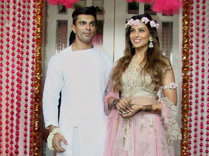 बिपाशा बसु और करण सिंह ग्रोवर पति पत्नी हैं। करण से पहले बिपाशा बसु का दिल जॉन अब्राहम, डीनो मोरिया और हरमन बावेजा पर आया था। 