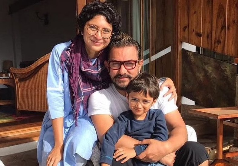 Actors Affair, Breakup and Divorce: बॉलीवुड (Bollywood) से लेकर टीवी (TV) तक में कई स्टार्स ऐसे हैं जिनका या तो ब्रेकअप हो चुका है या फिर अपने पार्टनर से तलाक ले चुके हैं और इनमें से भी कई स्टार्स ऐसे हैं जो आज भी अपने एक्स संग अच्छी बॉन्डिंग शेयर करते हैं। इनमें बॉलीवुड सुपरस्टार आमिर खान (Amir Khan) का नाम भी शामिल है। आमिर खान ने किरण राव (Kiran Rao) से 2005 में दूसरी शादी (Amir Khan and Kiran Rao Wedding) की थी और साल 2021 में दोनों का तलाक (Amir Khan Kiran Rao Divorce) हो गया। हालांकि आज भी कई मौकों पर दोनों को एक साथ देखा जाता है और दोनों की अच्छी बॉन्डिंग है।  