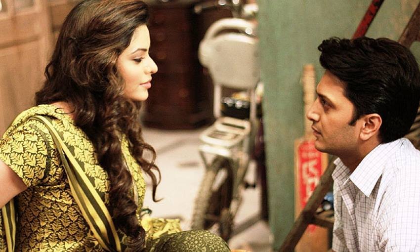 टीवी इंडस्ट्री के सक्सेसफुल करियर को लात मार आमना ने फिल्मों का रुख कर लिया।उन्होंने आलू चाट, आओ विश करें, शक्ल पे मत जा औऱ एक विलेन जैसी फिल्मों में काम किया।