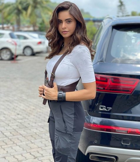 शादी के बाद वह करीब 6 साल तक एक्टिंग की दुनिया से गायब रहीं। उन्होंने 2019 में एकता कपूर के ही शो कसौटी जिंदगी के 2 से वापसी की। इस शो में आमना ने हिना खान को रिप्लेस करते हुए कोमोलिका का किरदार निभाया था।