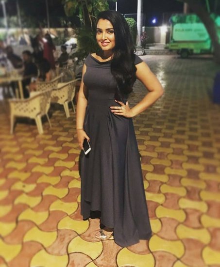 ऑफस्क्रीन भी निरहुआ और आम्रपाली की जोड़ी खूब पॉपुलर है।