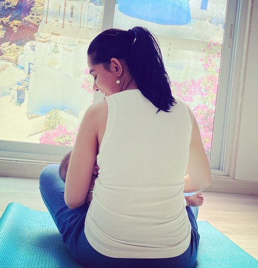 एक्ट्रेस अमृता राव के पति आरजे अनमोल ने भी अमृता की ब्रेस्टफीडिंग करवाते हुए तस्वीर शेयर की थी। (Photo: RJ Anmol Instagram)