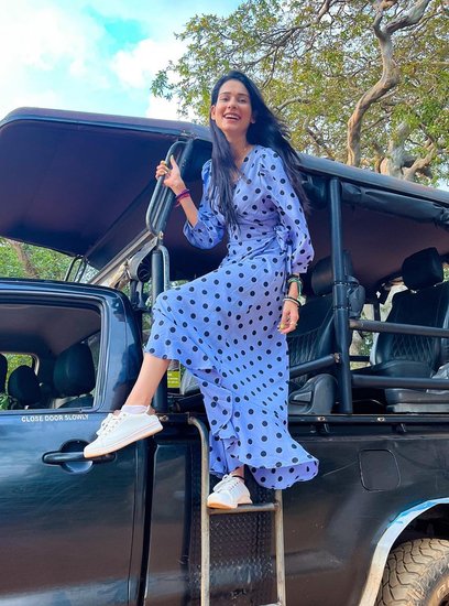 अनेरी ने कहा कि पतले होने की वजह से लोग मुझे ट्रोल करते हैं और अनफिट कहते हैं लेकिन उन्हें पता होना चाहिए कि पतले होने में और अनफिट होने में फर्क होता है1 