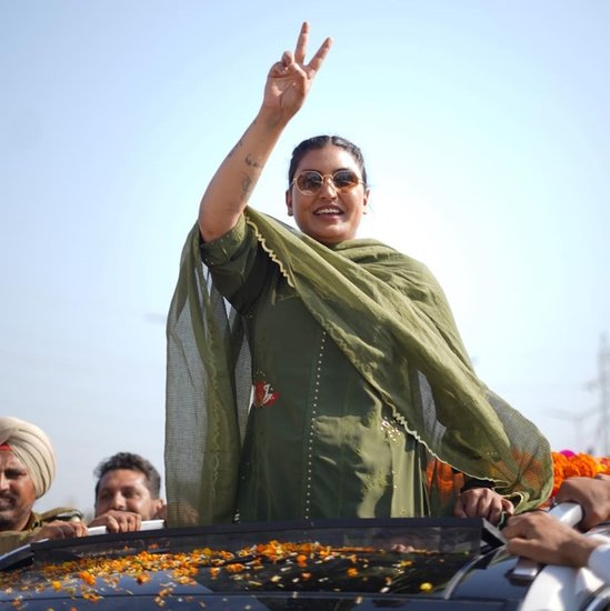 पंजाब की पर्यटन एवं संस्कृति मामलों की मंत्री अनमोल गगन मान भी अभी बैचलर हैं। वह पंजाबी सिंगर भी हैं और कई गाने गा चुकी हैं। (Photo: Anmol Gagan Mann Facebook)