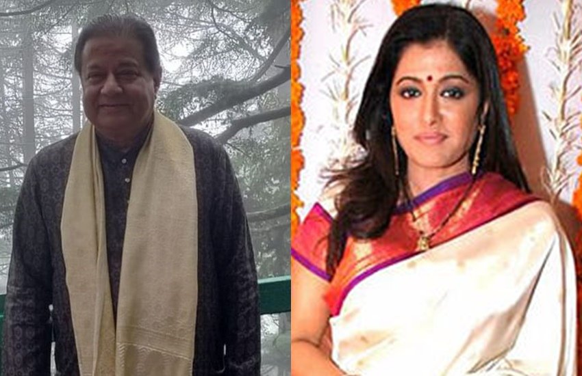 अनूप की पहली शादी सोनाली सेठ से हुई थी। सोनाली अनूप जलोटा की स्टूडेंट थीं और क्लासिकल म्यूजिक सीखती थीं। (यह भी पढ़ें: तलाक के बाद 7 साल से लिव-इन में रह रहीं हैं रेशम टिपनिस, दोबारा शादी को लेकर ये सोचती हैं एक्ट्रेस)