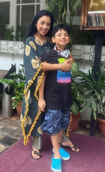 जब मैं रूद्रांश को बाहर टहलाने के लिए ले जाती थी तो पड़ोस की आंटी ताने मारती थीं कि तुम कितनी मोटी हो गई हो आदि। (यह भी पढ़ें: करण जौहर को कई लोगों ने दी थी सिंगल पेरेंट न बनने की सलाह, जानें फिर भी क्यों बने दो बच्चों के पिता)