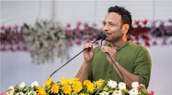 Yogi Government: अनुराग भदौरिया के घर कुर्की का नोटिस, सपा प्रवक्ता की सास बोली- योगी जी मेरे दामाद को माफ कर दो