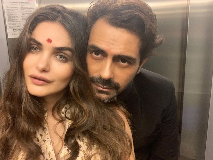 अर्जुन रामपाल का पत्नी मेहर जेसिया से 2019 में तलाक हो गया था। इसके कुछ समय बाद ही अर्जुन ने मॉडल गैब्रिएला डेमेट्रियड्स को डेट करना शुरू कर दिया। अब दोनों साथ हैं। (Photo: Arjun Rampal Instagram) (यह भी पढ़ें: मां की दोस्त पर दिल हार बैठे थे ललित मोदी, डिवोर्स लेकर मीनल ने रचाई थी शादी)