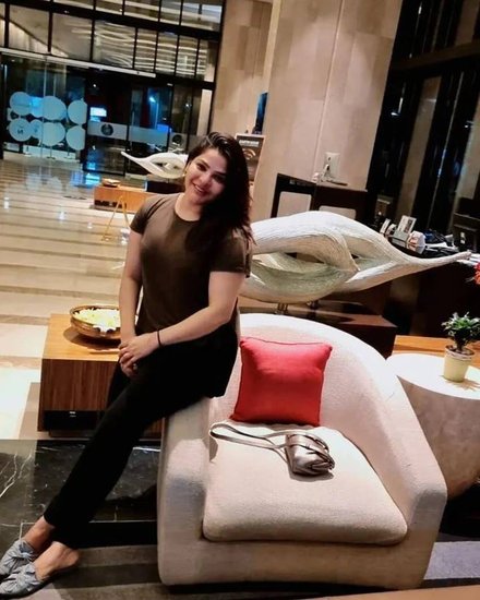(यह भी पढ़ें- पति से अलग होने के बाद बनी थीं एक्ट्रेस, जीती थीं लग्जरी लाइफस्टाइल, जानिए कौन हैं अर्पिता मुखर्जी) Photos: Arpita Mukherjee Instagram