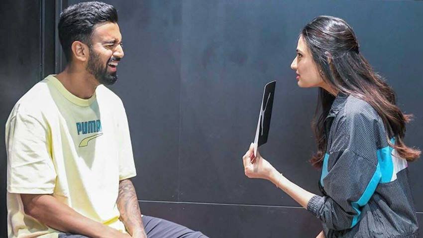 बॉलीवुड एक्ट्रेस अथिया शेट्टी इन दिनों चर्चा में हैं। कई जगह मीडिया और सोशल मीडिया में इस तरह का दावा किया गया कि अथिया क्रिकेटर के एल राहुल के साथ शादी कर रही हैं। कहा गया कि दोनों की शादी तीन महीने बाद होगी। 