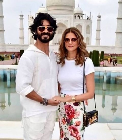 पिछले कुछ दिनों से विद्युत जामवाल को लेकर भी ऐसी खबरें चल रही थीं कि वह 15 दिनों के अंदर अपनी गर्लफ्रेंड नंदिता से लंदन में शादी करने वाले हैं। ऐसी ही एक खबर पर रिएक्ट करते हुए विद्युत जामवाल ने एक न्यूज पोर्टल को जमकर लताड़ा है।