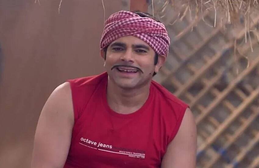 Actor Deepesh Bhan Death: पॉपुलर टीवी शो 'भाभी जी घर पर हैं' (Bhabiji Ghar Par hain) में मलखान सिंह (Malkhan Singh) का किरदार निभाने वाले दीपेश भान का 41 की उम्र में निधन हो गया। दीपेश शनिवार (23 जुलाई) को सुबह जिम से आने के बाद क्रिकेट खेलने चले गए थे। खेलते समय वह गिर पड़े थे। उन्हें तुरंत अस्पताल ले जाया गया, जहां डॉक्टरों ने उन्हें मृत घोषित कर दिया। 