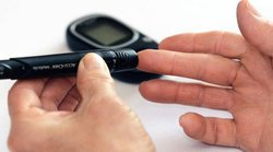 Blood Sugar: ब्लड शुगर बढ़ा होने पर ऐसा दिखने लगता है पेशाब का रंग, इन 5 लक्षणों को भी न करें इग्नोर