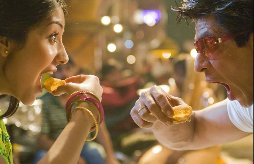 Bollywood Celebs Favourite Food: बॉलीवुड एक्टर्स की जिंदगी से जुड़ी तमाम चीजों में उनके फैंस की रुचि रहती है। फैंस अपने पसंदीदा सितारों की निजी जिंदगी और उनकी पसंद-नापसंद की भी जानकारी रखना चाहते हैं। आइए ऐस फैंस का ध्यान रखते हुए हम जानते हैं कि बॉलीवुड के कुछ मशहूर सितारों को खाने में क्या पसंद है। इस बात की जानकारी खुद ये सितारे अपने इंटरव्यू में दे चुके हैं।