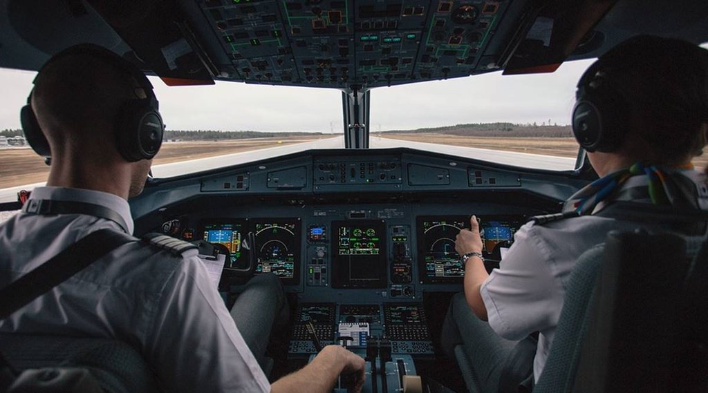 pilot, pilot in india, commercial pilot, career option after 12th