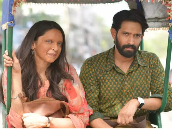 Chhapaak: एसिड अटैक सर्वाइवर लक्ष्मी अग्रवाल पर बनी इस फिल्म में दीपिका पादुकोण लीड रोल में थीं। फिल्म बजट के बराबर कमाई करने में सफल रही थी। इसे आप डिज्नी प्लस हॉटस्टार में देख सकते हैं। 