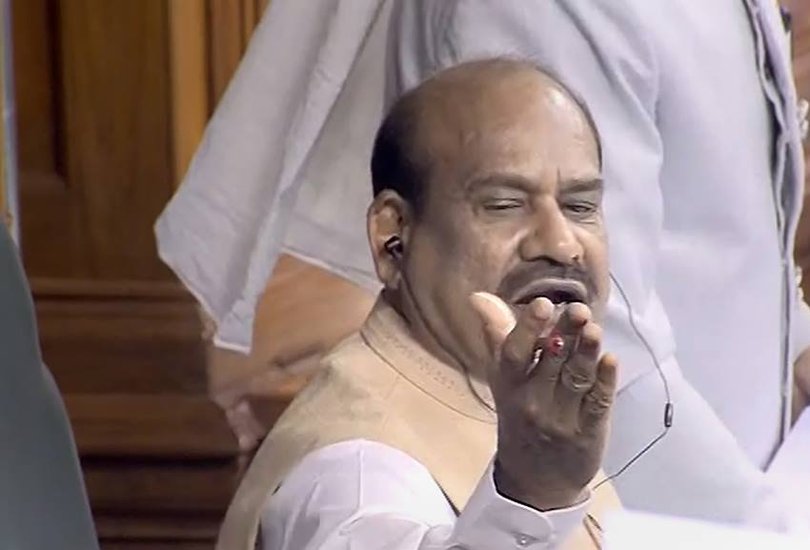 हंगामे के चलते कई बार लोकसभा स्पीकर द्वारा सदन की कार्यवाही स्थगित भी करनी पड़ी।