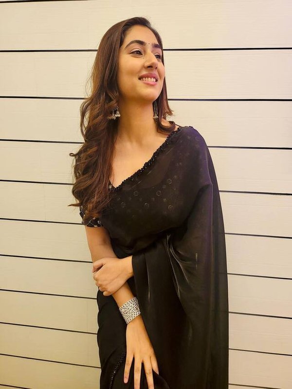 DESI SWAG OF DISHA PARMAR