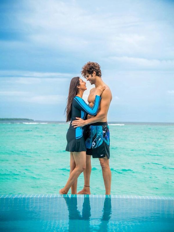 DIVYANKA-VIVEK ROMANCE IN MALDIVES