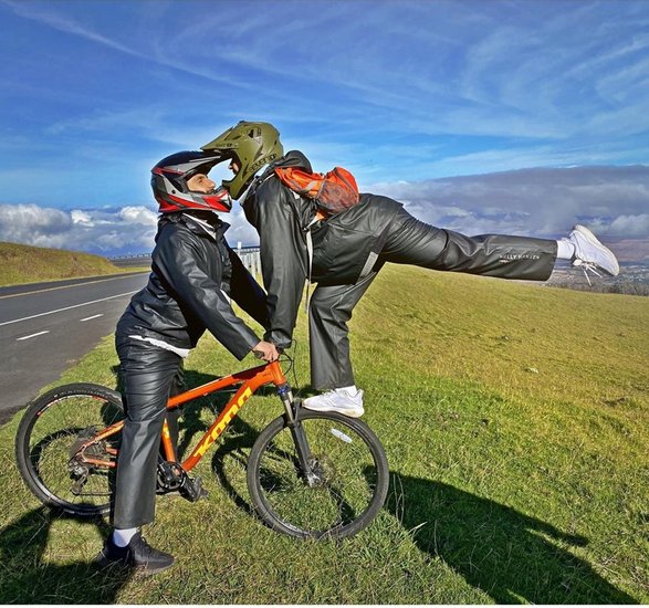 दोनों के फैंस को उनकी ये तस्वीरें काफी पसंद आ रही हैं और कमेंट करके दोनों की केमिस्ट्री की खूब तारीफ कर रहे हैं। (यह भी पढ़ें: किसी की शादी को हुए 5 तो किसी को 10 साल, अभी तक पेरेंट्स नहीं बने हैं ये स्टार्स)