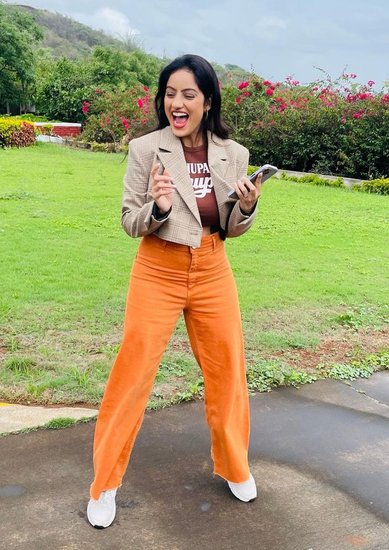 उनका कहना है कि इस वक्त मेरे सभी इमोशन मिक्स हो चुके हैं।समझ नहीं आ रहा है कि मैं खुश होऊंं और या नर्वस रहूं। (यह भी पढ़ें: बाहुबली फिल्म के ‘कटप्पा’ की बेटी हैं दिव्या सत्यराज, जानिए क्या करती हैं काम)