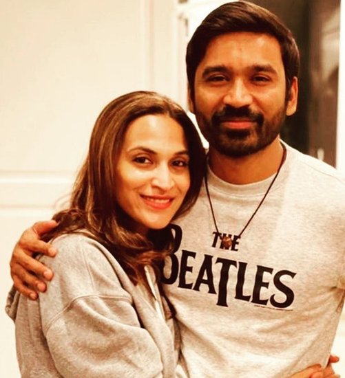 Dhanush Love Story: धनुष सिर्फ साउथ ही नहीं बल्कि बॉलीवुड में भी जाना पहचाना चेहरा हैं। आज उनका जन्मदिन (Dhanush Birthday) है और वह 39 साल के हो गए हैं। जहां एक तरफ उनके सॉन्ग कोला वेरी डी ने पूरे देश में धूम मचा दी थी तो वहीं उनकी बॉलीवुड फिल्म रांझणा में कुंदन के किरदार ने लोगों का दिल जीत लिया था। हाल ही में धनुष हॉलीवुड फिल्म द ग्रे मैन (The Gray Man) में भी नजर आए हैं। धनुष की फिल्मों की कहानी की तरह उनकी लव स्टोरी (Dhanush Love Story) भी बेहद दिलचस्प है। हालांकि शादी के 18 साल बाद उनका तलाक भी हो गया है। 