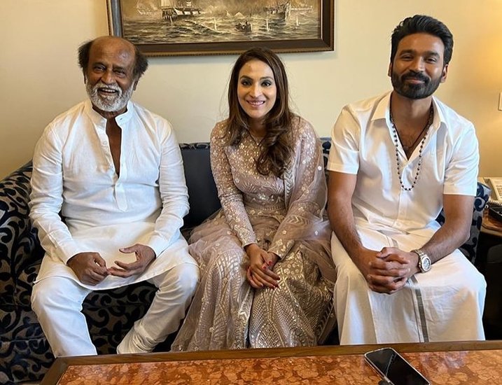 अपनी लव स्टोरी के बारे में एक इंटरव्यू में धनुष ने कहा था कि पहली मुलाकात के बाद ऐश्वर्या ने उनके लिए बुके भेजा था और कहा था गुड वर्क, टच में बने रहें। 