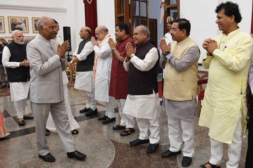 राष्ट्रपति भवन में आयोजित इस डिनर पार्टी में प्रधानमंत्री नरेंद्र मोदी, उपराष्ट्रपति वेंकैया नायडू समेत देश के तमाम बड़े नेता शामिल हुए। 