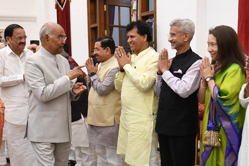 राष्ट्रपति के सोशल मीडिया अकाउंट पर कार्यक्रम की तस्वीरेैं शेयर की गई हैं।