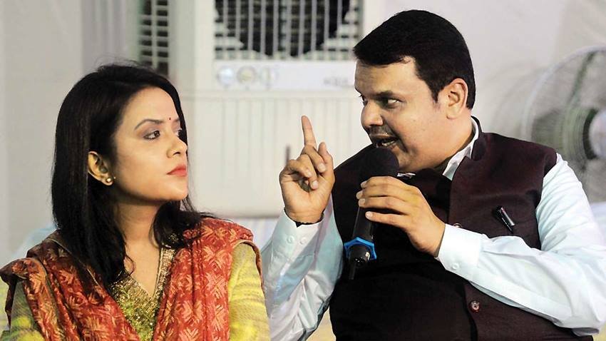 महाराष्ट्र के मुख्यमंत्री रह चुके बीजेपी नेता देवेंद्र फडणवीस की पत्नी का नाम अमृता फडणवीस है। दोनों ने लव मैरिज की थी। 