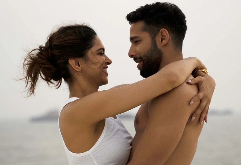 दूसरे नंबर पर दीपिका पादुकोण, सिद्धांत चतुर्वेदी और अनन्या पांडे स्टारर फिल्म गहराइयां है जिसे 22.3 मिलियन व्यूज मिले हैं। इसे अमेजन प्राइम पर देखा जा सकता है। 
