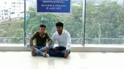 नमाज के बाद अब लूलू मॉल में दो युवकों ने पढ़ी हनुमान चालीसा, लगाए जय श्रीराम के नारे, पुलिस ने किया गिरफ्तार