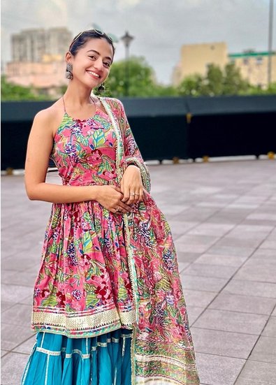 एक्ट्रेस हेली शाह काया पलट नाम की बॉलीवुड फिल्म से डेब्यू करने जा रही हैं। (Photo: Helly Shah Instagram)