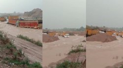 MP: खुल गई प्रशासन की पोल! कर रहे थे नदी में अवैध खनन और तभी आ गई बाढ़, फंस गए 50 से अधिक ट्रक और डंपर