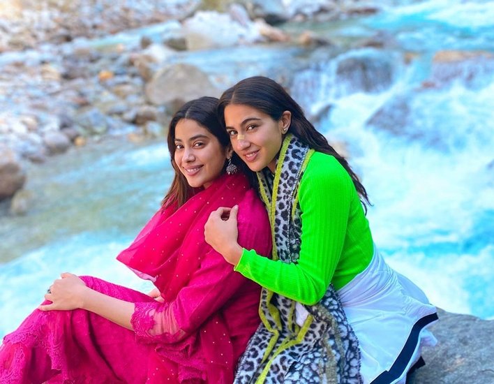 उस होटल की हालत बेहद खराब थी और उसमें हीटर भी नहीं था जबकि वहां का तापमान -7 डिग्री था। 